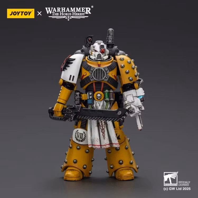 Warhammer: The Horus Heresy Imperial Fists Legion Apothecary 1/18 Scale Action Figure - Bild 3