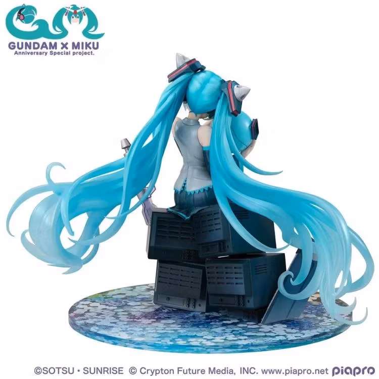 Mobile Suit Gundam 45th Anniversary x Hatsune Miku Lucrea Hatsune Miku x 00 Gundam Figure - Image 5